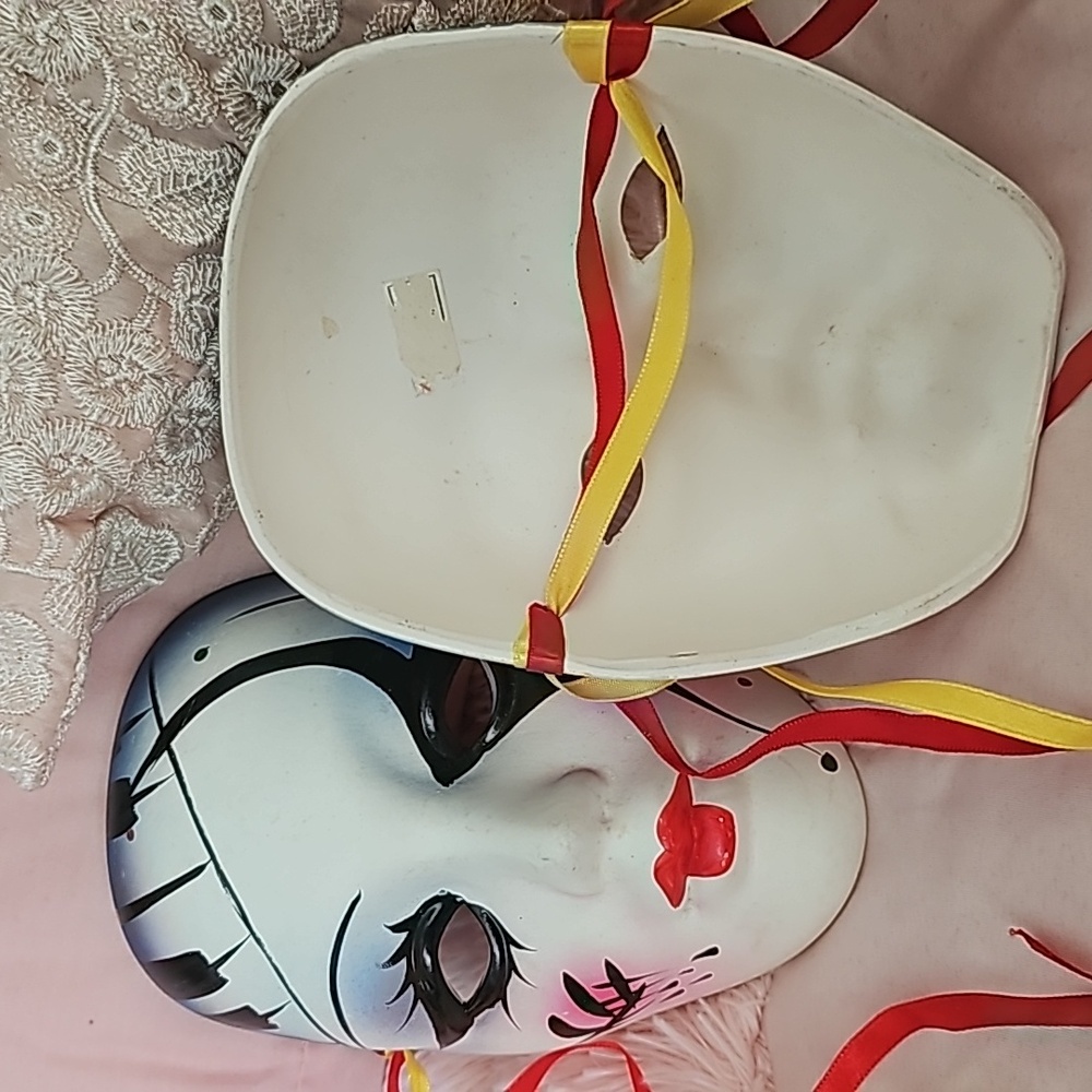Ceramic masks - Picture 2 of 2